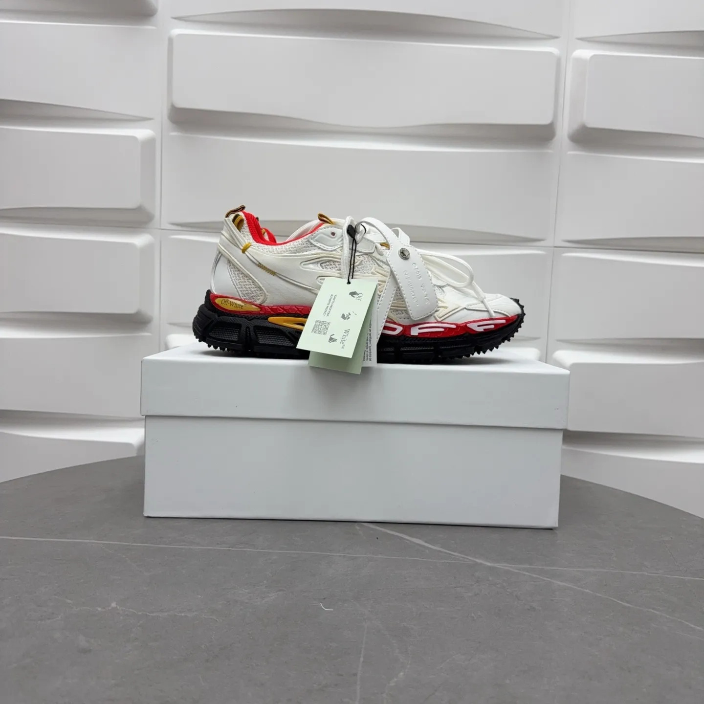 【off- white】P: 720💰Couple style👫, Size: 35-44 (Male 38.45.46 custom-made) High-quality version👊"Out of office" series original mold opening, original lasting, production process 1:1 original version ➰OFF GREY) OFF-WHITE Be Right Back Couple style👫Round toe lace-up arrow pattern low-top lifestyle casual shoes green. A running shoe called the "Be Right Back" sneaker. The design of this sneaker is inspired by Japanese sports aesthetics and craftsmanship, with running performance and principles at its core.
